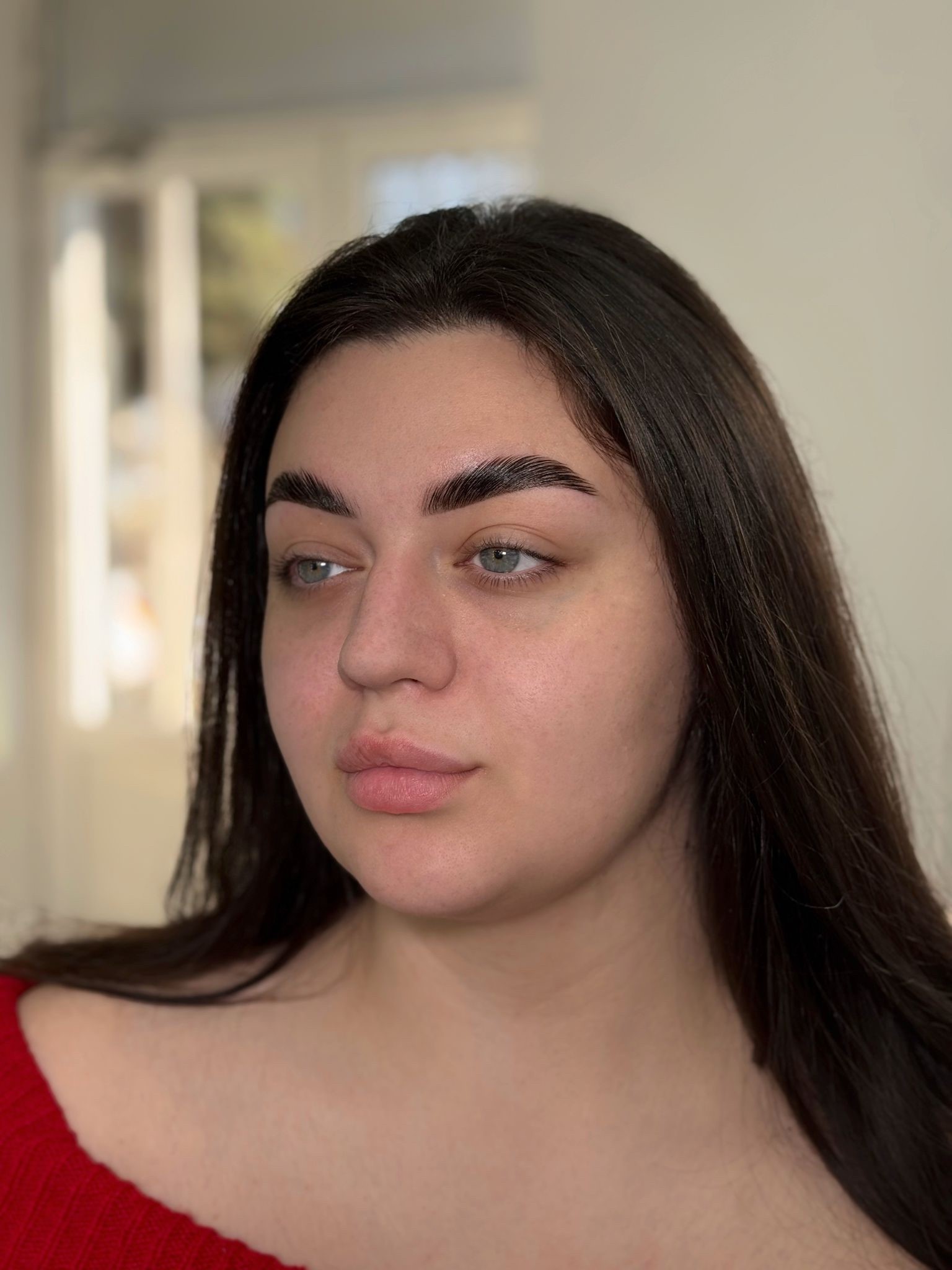 Augenbrauenbehandlung