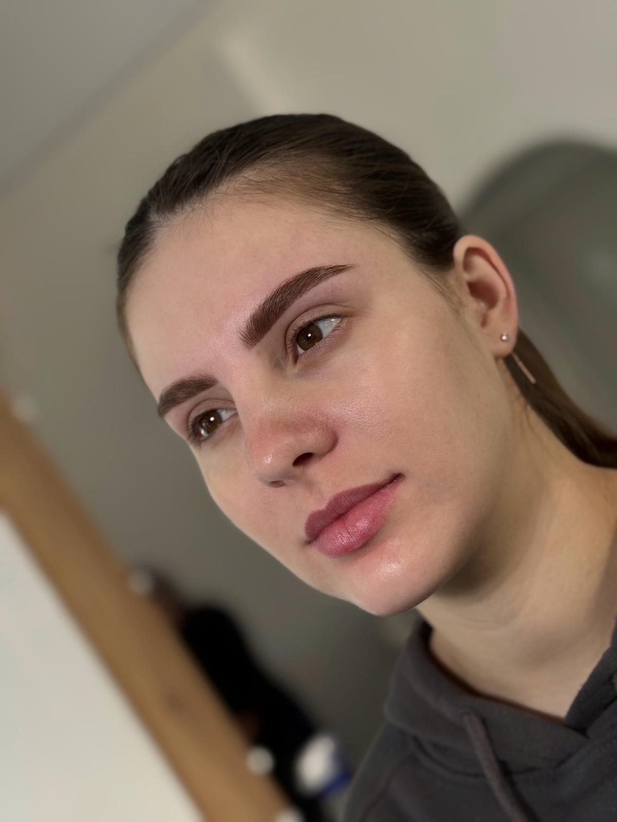 Augenbrauenbehandlung